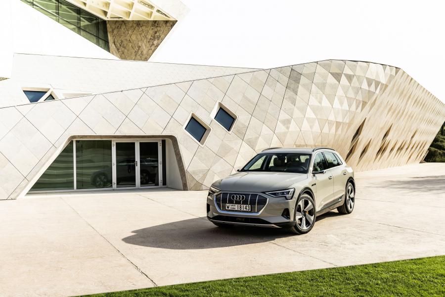  Audi e-tron 55 Quattro 2019 года  (WW) (фото 320 из 452)